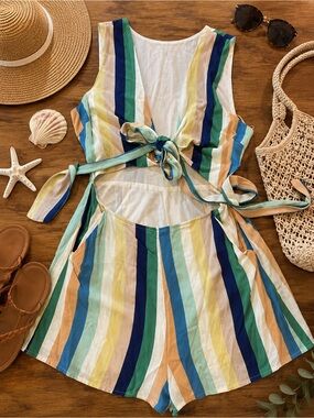 Le Lis Striped Romper Beachy Summer cutouts Pockets  Sz Small (g1)